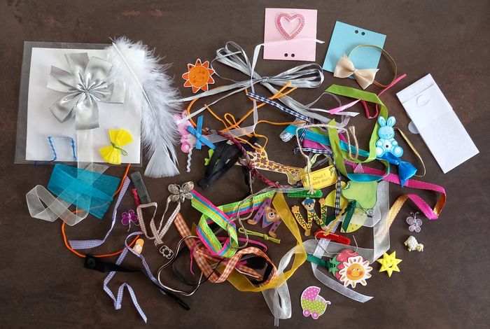 Lot sujets et rubans pour scrapbooking