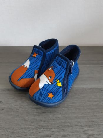 Paire de chaussons taille 18 Tooti.  TBE