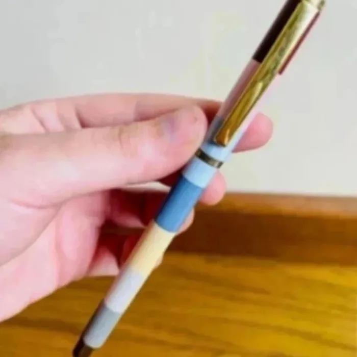 Sublime stylo en métal doré coloré neuf