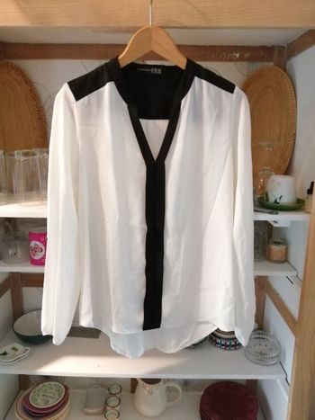 Blouse noire et blanche