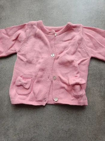 Gilet rose sans étiquette poches noeuds 3 mois