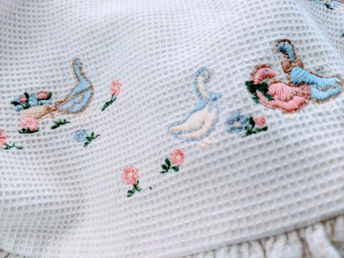 Adorable robe blanche coton piqué nid d'abeille brodé Natalys 3 mois - photo numéro 4