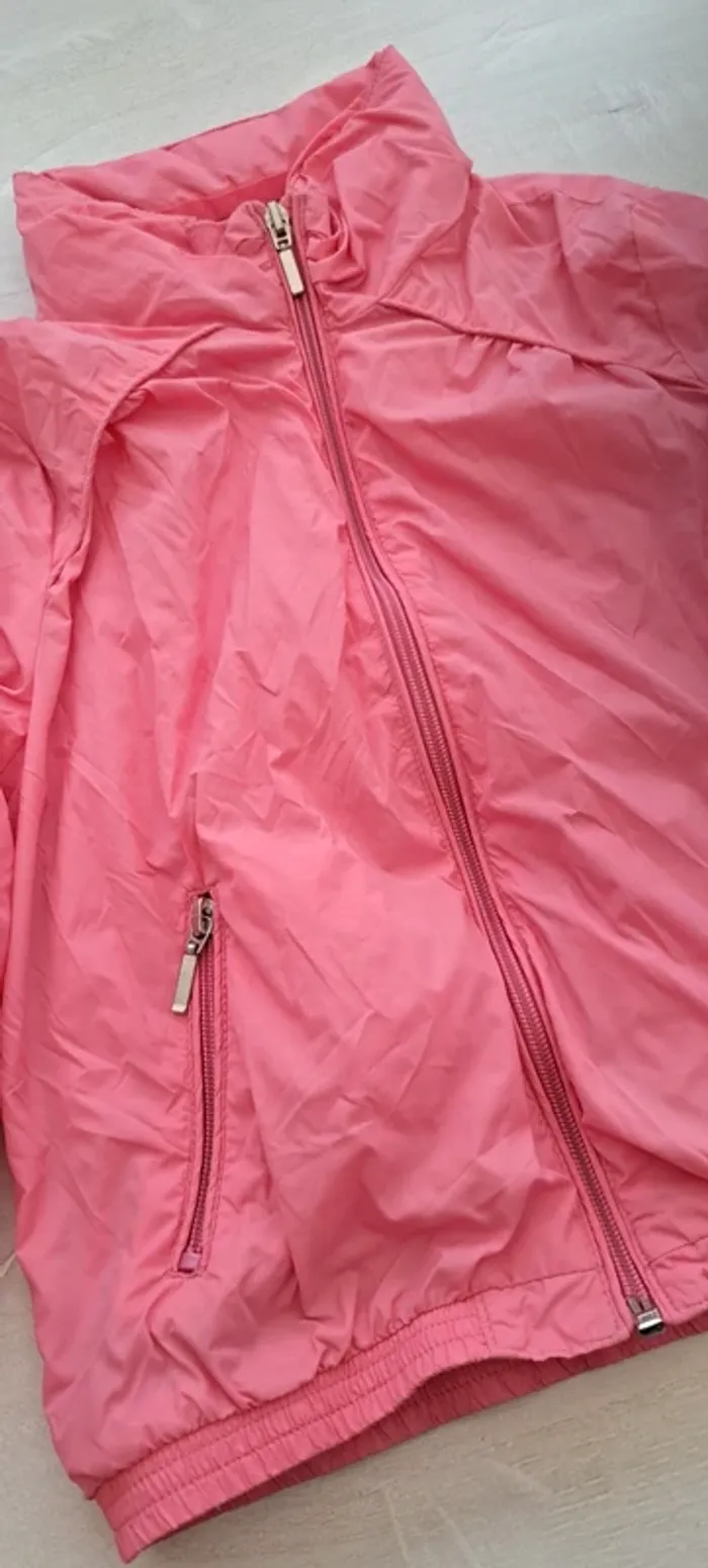 Veste légère rose fushia Zara - taille 128cm - zip - coupe vent - printemps été - photo numéro 2