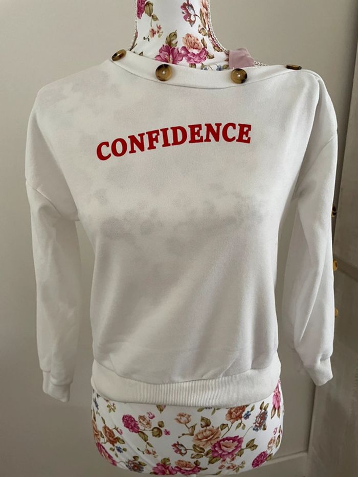 Sweat confidence blanc avec bouton - photo numéro 2