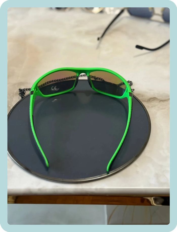 Lunette de soleil sport verte - photo numéro 2
