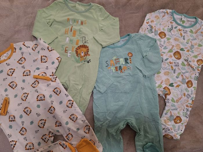 Lot de 4 pyjamas, 9-12 mois