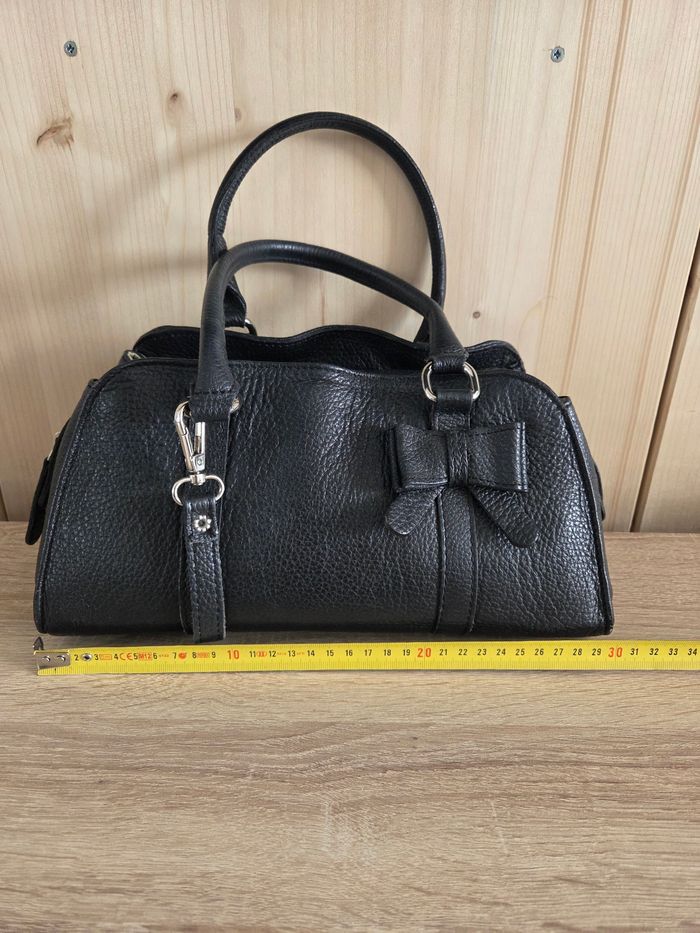 Sac à main en cuir avec un petit nœud et bandoulière - photo numéro 9