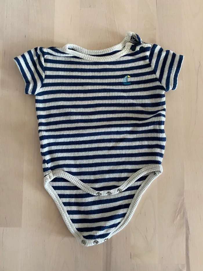 Lot 3 bodys manche courte - taille 3 mois - photo numéro 2