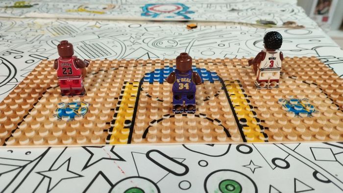 Ensemble de 3 joueurs de basket Lego Jordan O'Neal Wade + terrain NBA - photo numéro 6