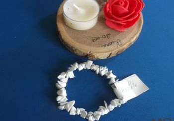 Bracelet baroque en howlite neuf monté sur elastique 17cm/20