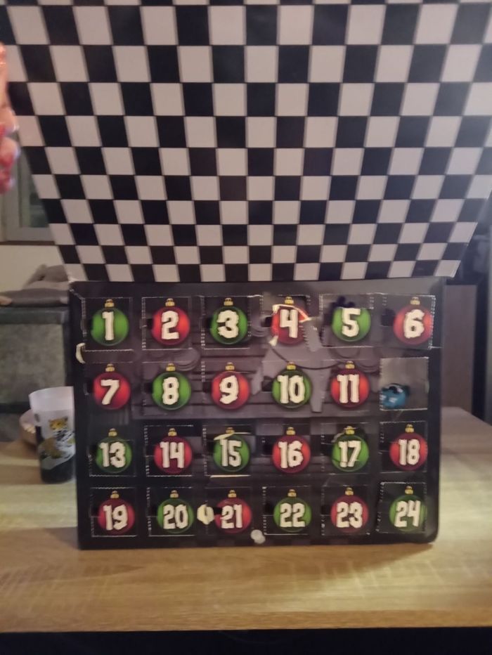 Calendrier five nights at Freddy's - photo numéro 2
