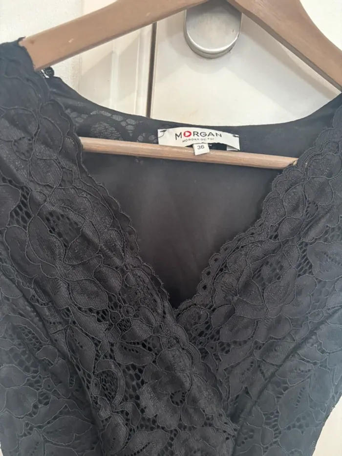 Robe cintrée mi longue en dentelle ( portée 1 fois ) - photo numéro 2