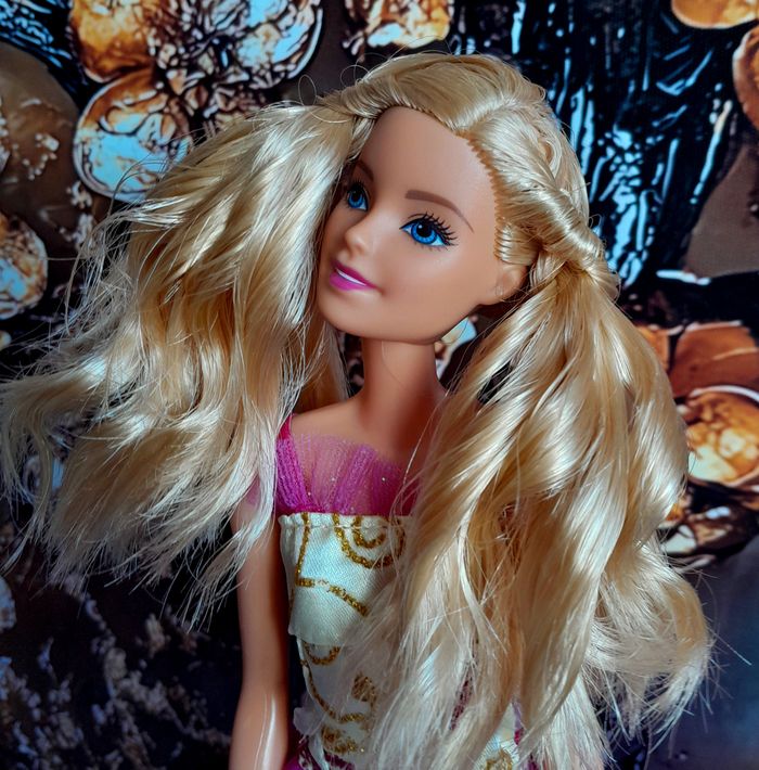 Poupée barbie Misti princesse Lolita et son petit chien - photo numéro 8