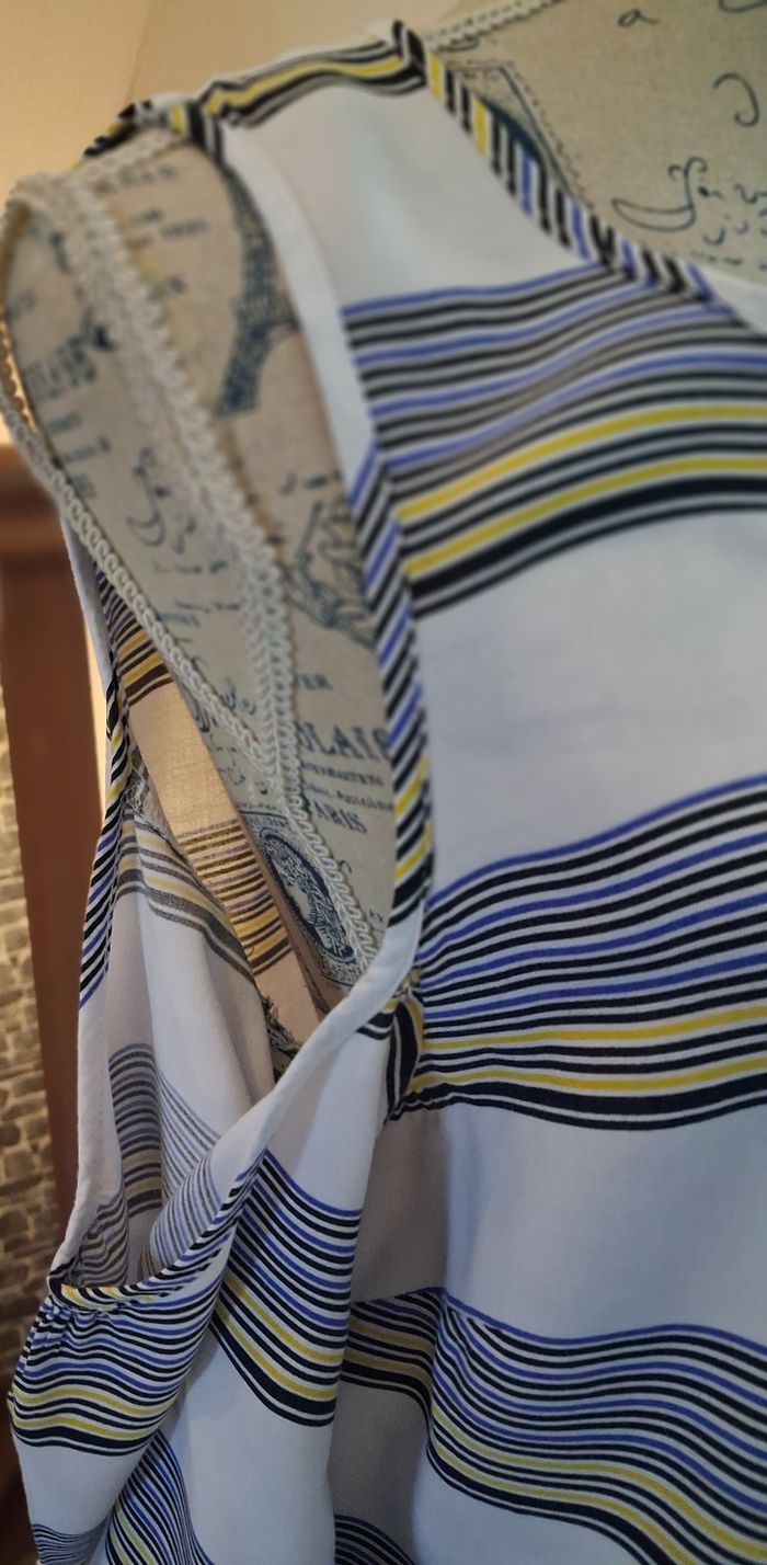 Blouse avec les épaules ouvertes blanche à rayures - photo numéro 2