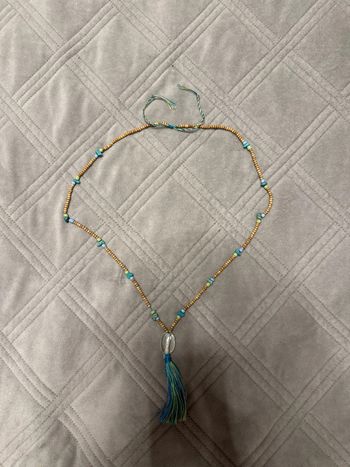 Collier bohème à pompon bleu – Perles bois et turquoise