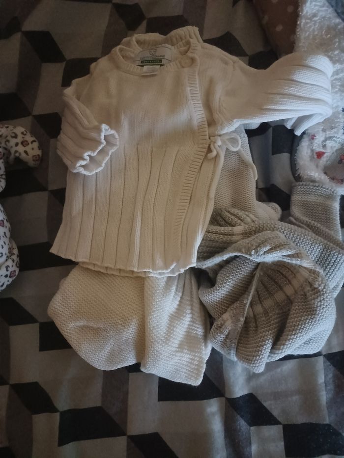 Lot de vêtements de naissance et 1 mois - photo numéro 3