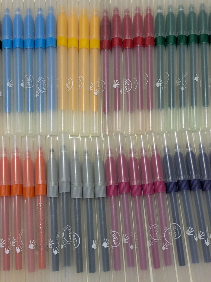 Lot de 62 feutres Pichon à pointe large. - photo numéro 4