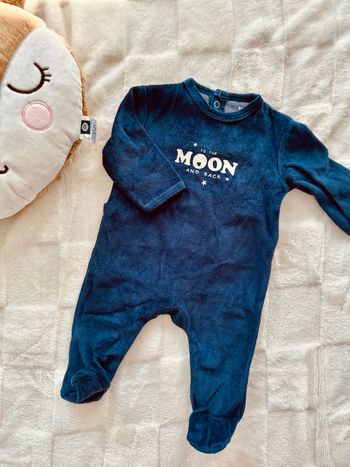 Pyjama une  pièce « moon »  marine taille  3 mois Kiabi