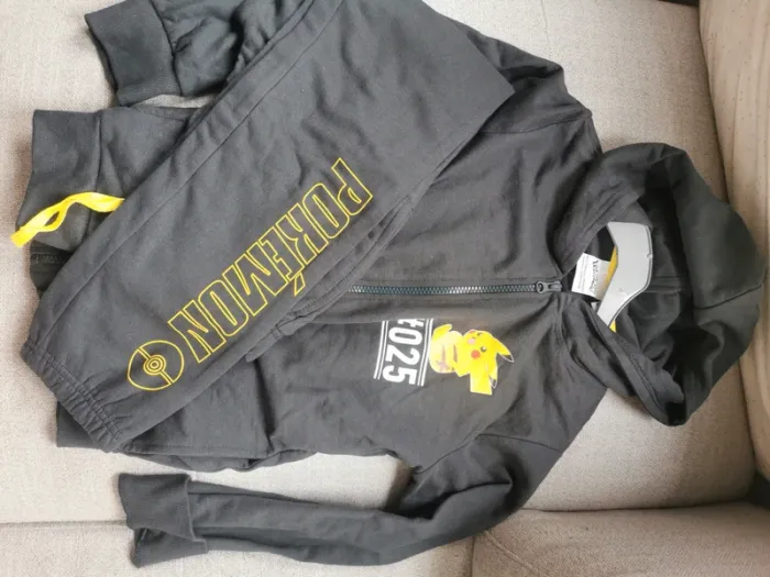 Ensemble de jogging pantalon et veste Pokémon pikachu taille 10 ans neuf