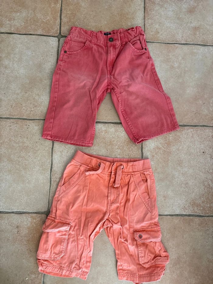 Lot de 2 bermudas en 10 ans