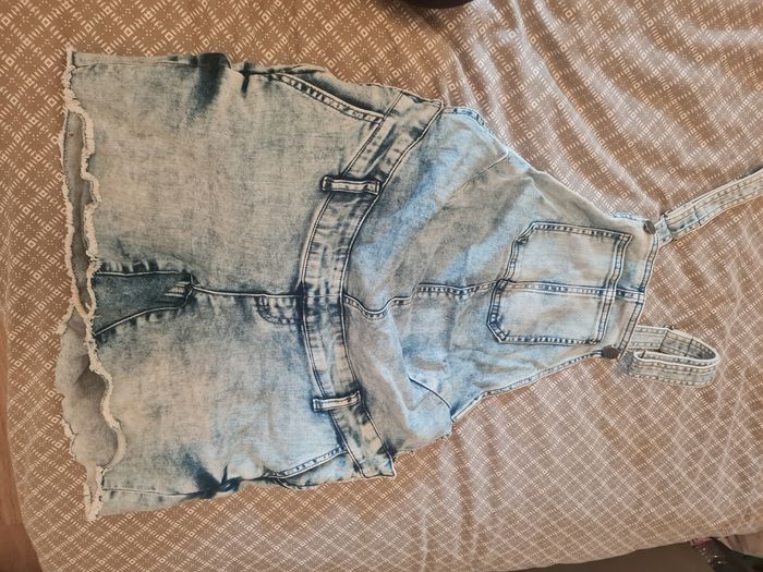 Salopette en jean maternité