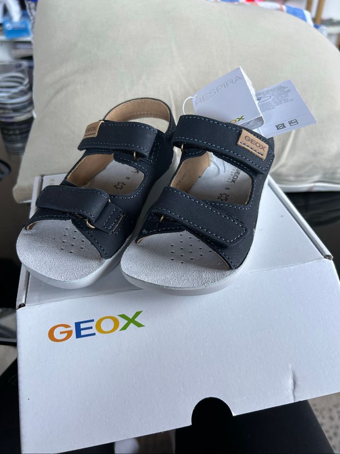 Sandales geox cuir neuves 26
