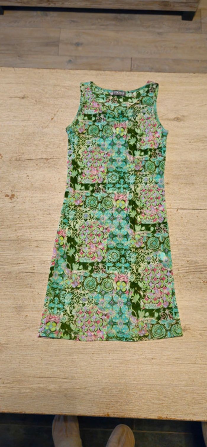 Robe moulante verte à motifs avec son t shirt blanc, sans manche, I'Kids Contemporary, 152/12 ans - photo numéro 3