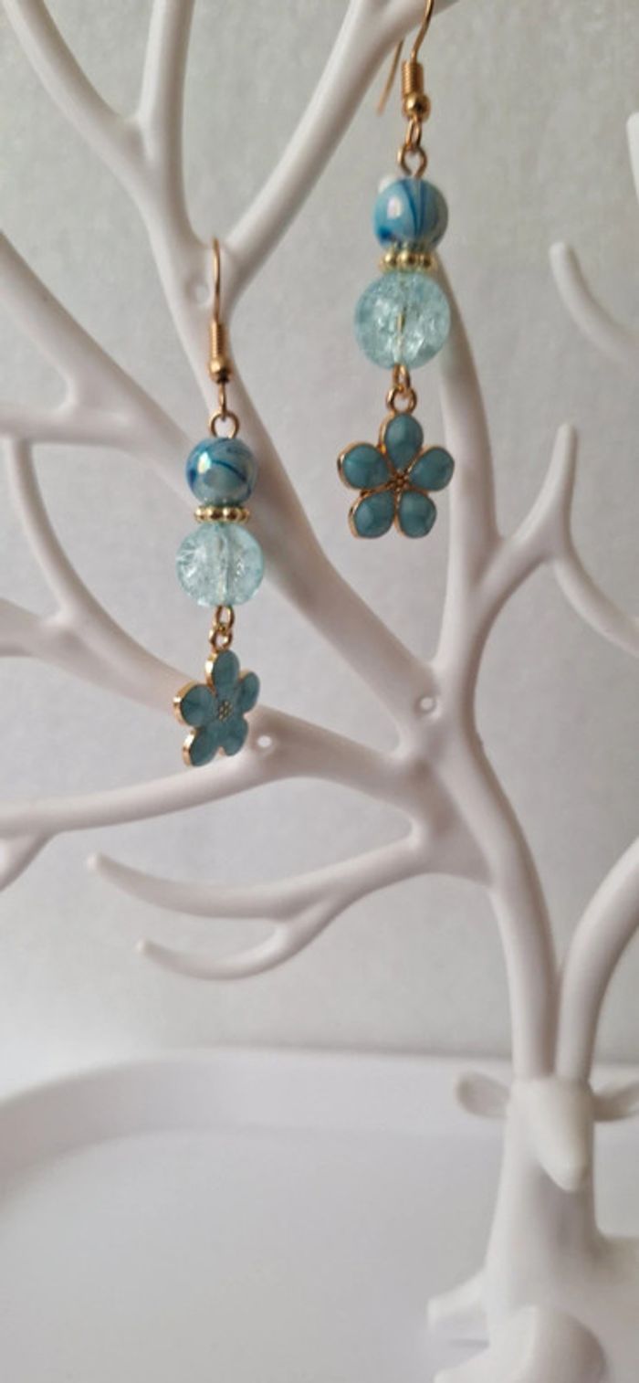 Boucle d'oreilles fleur bleu