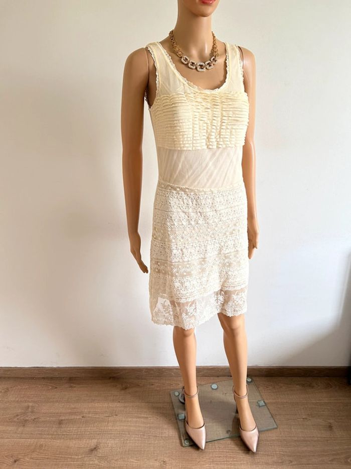 Robe jaune beige avec dentelle Massimo Dutti taille S jamais portée - photo numéro 4