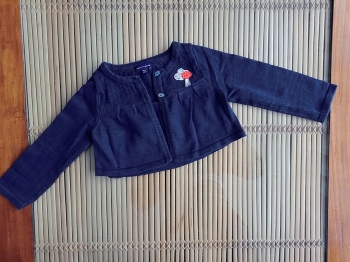 Petit gilet boléro bleu marine avec de jolis détails