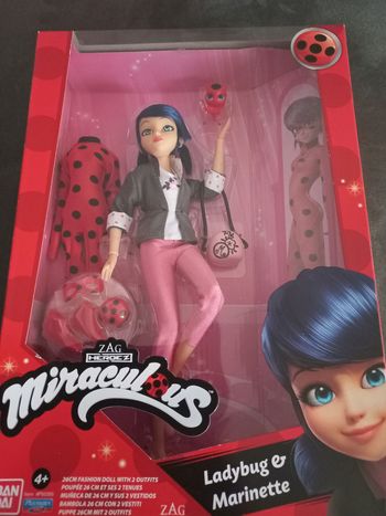 Poupee mitaculous ladybug marinette barbie 26 cm et 2 tenues