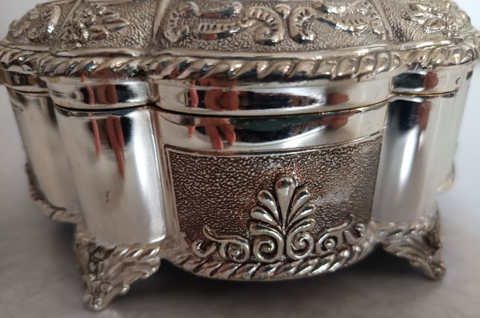 🍀Ancienne Grande boite à bijoux métal argenté ronde diamètre 17cm - photo numéro 6