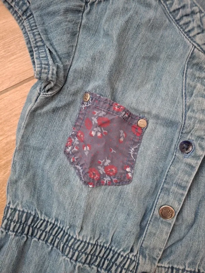 Robe en jean Hello Kitty 6 ans très bon état - photo numéro 2