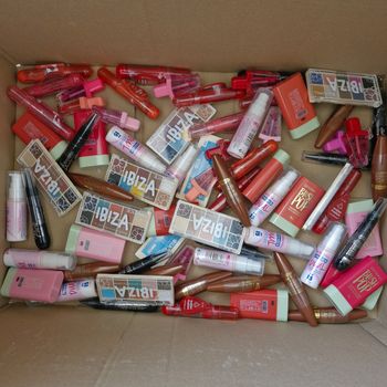 Gros lot de 75 piece maquillages 