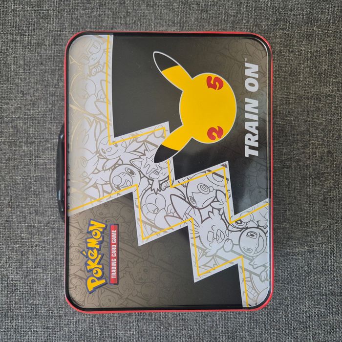 Valisette Pokemon : Pikachu 25 ans - Célébrations - photo numéro 3