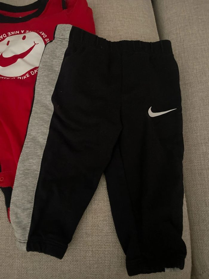 Ensemble Nike body + jogging 6-9 mois - photo numéro 3