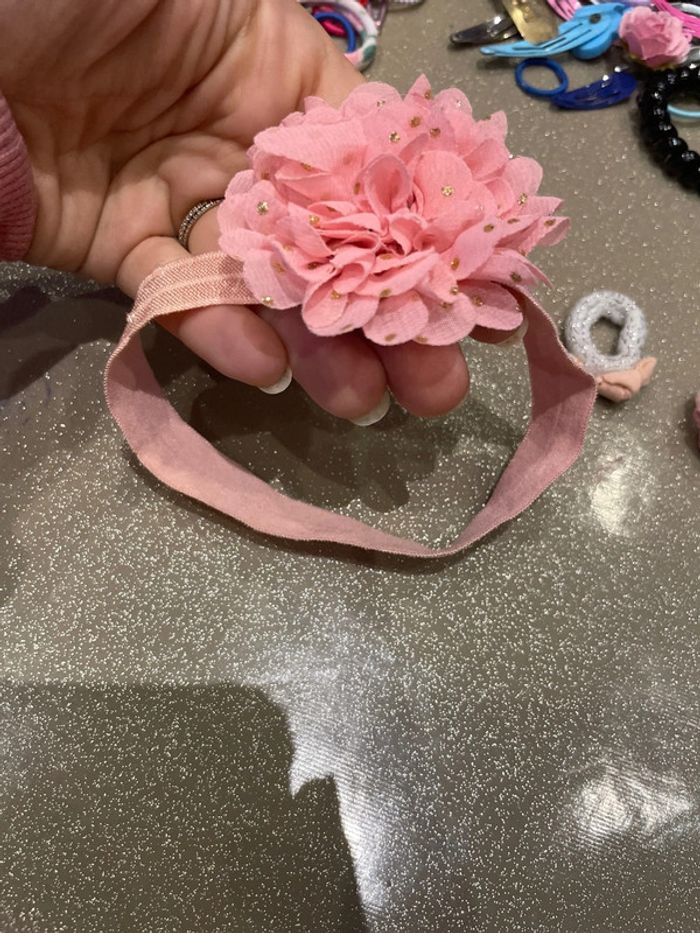 Bandeau rose et 2 élastiques - photo numéro 2