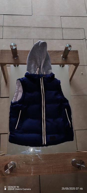 Petite veste sans manche Taille 92