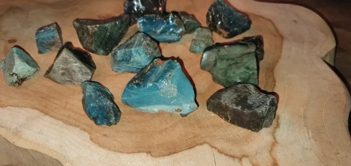 Morceaux de verre fondu vert – résidu ancien de forge – curiosité minérale - photo numéro 2