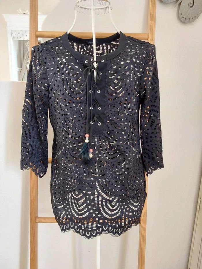 Superbe blouse noire ajourée Moody 's T 38