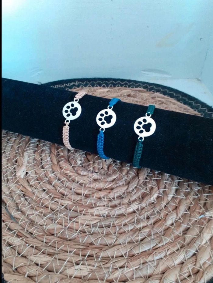 Bracelet  macramé breloque  patte  de  chien n°2