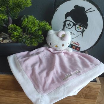 doudou hello Kitty rose blanc rayures rayé noeud fleur jemini
