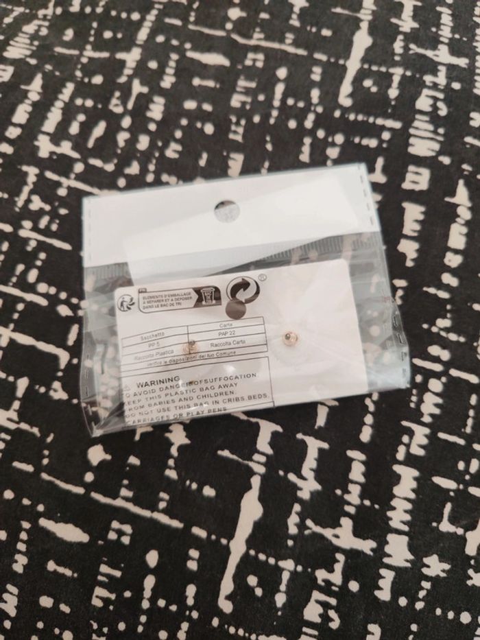 Boucle d'oreille neuf - photo numéro 2