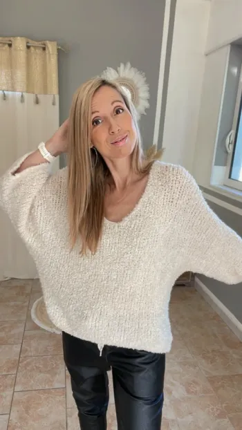 Pull ultra doux maille bouclette blanc crème .Taille unique