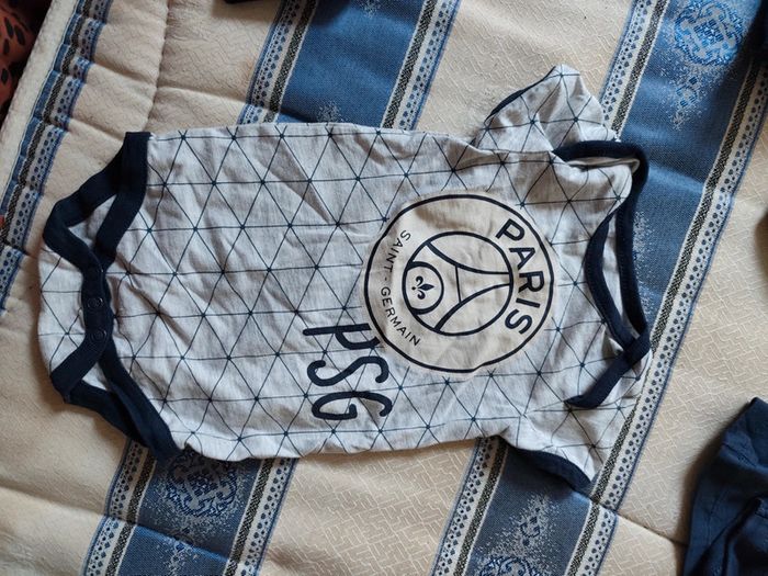 Lot de 6 vêtements mixte psg bebe authentique 1 mois à 12 mois - photo numéro 3