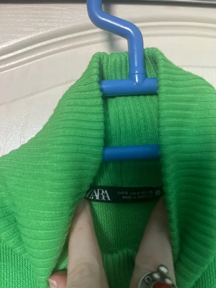 Pull court Zara taille S - photo numéro 2