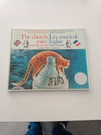 Les souris de l'église dans la lune.