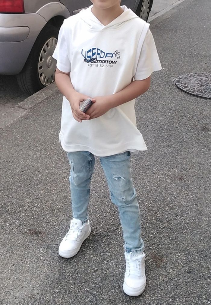 Tshirt à capuche garçon 6ans Zara 🖤🤍