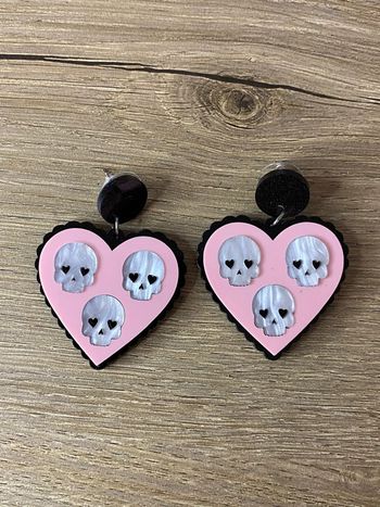 Paire de boucles d’oreilles acrylique dead cœur