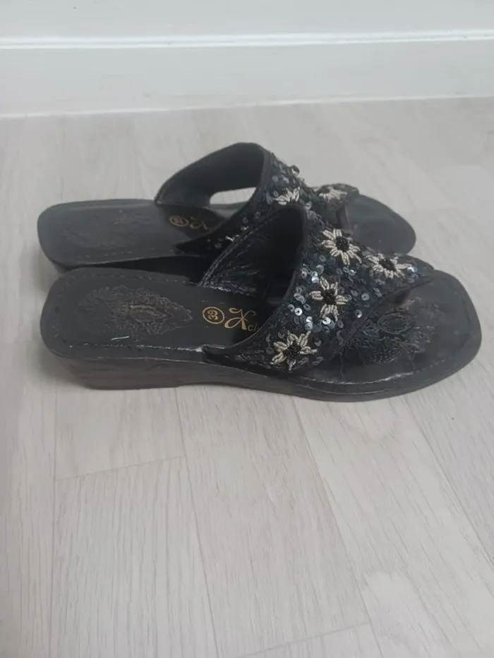 Sandale tong noir en cuir brodés de perles Xclusive - photo numéro 3